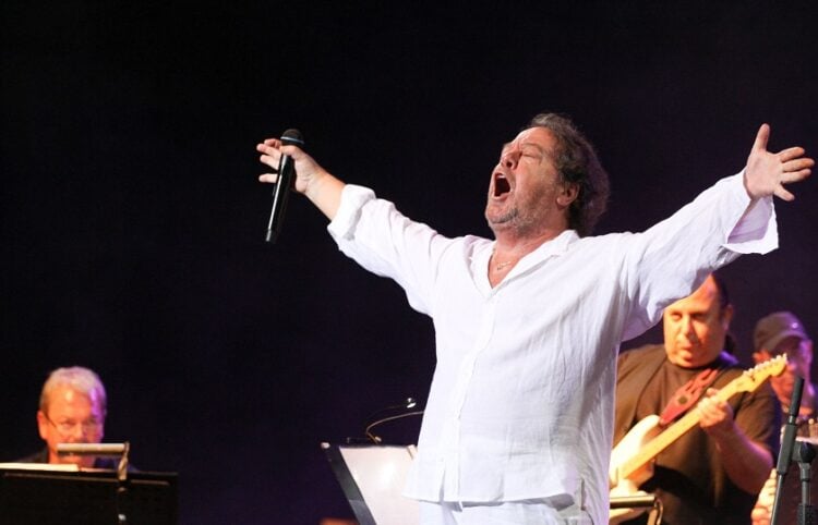 Ο Γιάννης Πάριος σε συναυλία στο Διεθνές Φεστιβάλ Αρχαίας Ολυμπίας, 19 Αυγούστου 2016 (φωτ.: EUROKINISSI / Γιάννης Σπυρούνης / ilialive.gr)