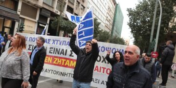 Απεργιακή συγκέντρωση αυτοκινητιστών ταξί της Αττικής, στα γραφεία του ΣΑΤΑ και πορεία στην πλατεία Συντάγματος, Τρίτη 17 Μαρτίου 2026  (φωτ.: Σωτήρης Δημητρόπουλος/EUROKINISSI)