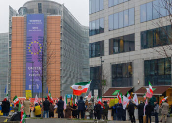 Υποστηρικτές του Εθνικού Συμβουλίου Αντίστασης του Ιράν στις Βρυξέλλες, στις 29 Ιανουαρίου 2026 (φωτ.: EPA / Olivier Matthys)