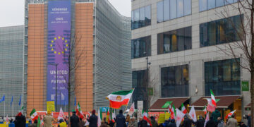 Υποστηρικτές του Εθνικού Συμβουλίου Αντίστασης του Ιράν στις Βρυξέλλες, στις 29 Ιανουαρίου 2026 (φωτ.: EPA / Olivier Matthys)