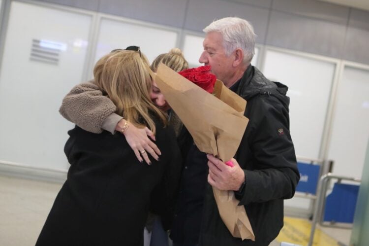 Επαναπατρισμός Ελλήνων πολιτών από τη Μέση Ανατολή με πτήση της Sky Express, από την Μουσκάτ, πρωτεύουσα του Ομάν, χθες, στον Διεθνή Αερολιμένα Αθηνών «Ελευθέριος Βενιζέλος» (φωτ.: Σωτήρης Δημητρόπουλος/ EUROKINISSI)