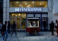 Υποκατάστημα της Halkbank στην Κωνσταντινούπολη (φωτ.: EPA / Sedat Suna)
