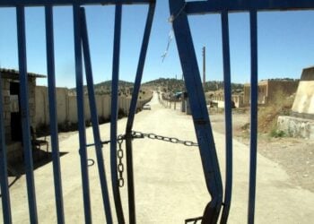 Ένα από τα περάσματα στα ιρανοιρανικά σύνορα, στην πόλη Μπανέχ του δυτικού Ιράν, όπου ζουν πολλοί  Κούρδοι (φωτ. αρχείου: 
EPA/ABEDIN TAHERKENAREH)