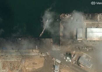 Δορυφορική φωτογραφία από το Vantor που δείχνει τις ζημιές στη ναυτική βάση Konarak, στο Ιράν (φωτ.: EPA/SATELLITE IMAGE ©2026 VANTOR / HANDOUT)