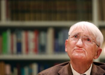 Ο Γιούργκεν Χάμπερμας το 2013 στο Ντίσελντορφ (φωτ.: EPA/Martin Gerten)