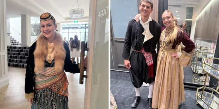 Νεαροί ομογενείς, με στολές του Πόντου και περιοχών της Ελλάδας σε παλιότερη προετοιμασία για παράσταση ελληνικών χορών στο Σίδνεϊ (φωτ.: facebook/Hellenic Lyceum Sydney)