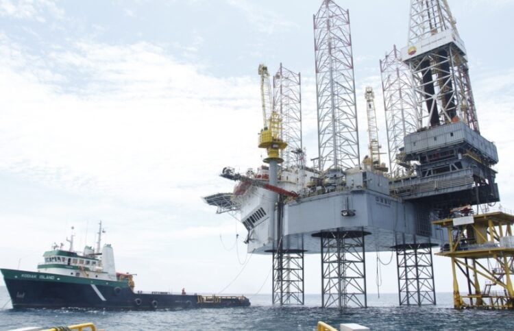 Πλατφόρμα εξόρυξης φυσικού αερίου στον κόλπο του Γκουαγιακίλ, στον Ισημερινό (φωτ. αρχείου: EPA/Gerardo Menoscal)