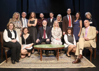 Η θεατρική ομάδα  «Τέχνη και Δράση» του Αντώνη Περπινιά στην κωμωδία του Δ. Ψαθά «Μικροί Φαρισαίοι» (φωτ.: Δημήτρης Μπουρνούς)