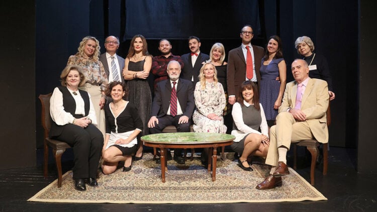 Η θεατρική ομάδα  «Τέχνη και Δράση» του Αντώνη Περπινιά στην κωμωδία του Δ. Ψαθά «Μικροί Φαρισαίοι» (φωτ.: Δημήτρης Μπουρνούς)