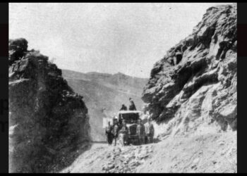 Άγνωστος φωτογράφος έχει απαθανατίσει, το 1916,  τη Ρωσική Μεραρχία Τεθωρακισμένων Οχημάτων καθ' οδόν προς την Τουρκία πιθανώς στον δρόμο μεταξύ Βλαδικαυκάζ και Ερζερούμ (πηγή: iwm.org.uk/collections/item/object/205350294)