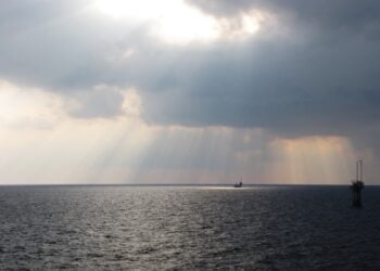 Τα Στενά του Ορμούζ, κοντά στο Μπαντάρ Αμπάς του Ιράν (πηγή: creativecommons.org/licenses/by/3.0/)