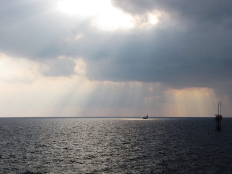 Τα Στενά του Ορμούζ, κοντά στο Μπαντάρ Αμπάς του Ιράν (πηγή: creativecommons.org/licenses/by/3.0/)