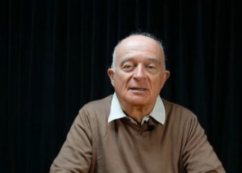 Ο πρέσβης ε.τ. Selim Kuneralp (πηγή: YouTube/ Serbestiyet)