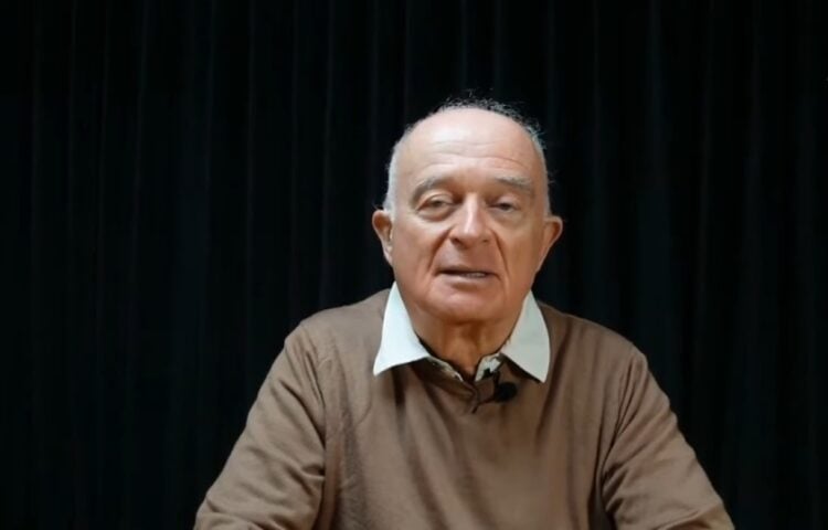 Ο πρέσβης ε.τ. Selim Kuneralp (πηγή: YouTube/ Serbestiyet)