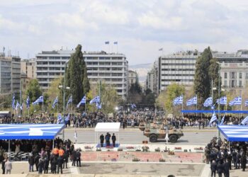 Σε εξέλιξη η στρατιωτική παρέλαση στην Αθήνα για την εθνική επέτειο της 25ης Μαρτίου 1821 (φωτ.: Γιώργος Κονταρίνης/EUROKINISSI)