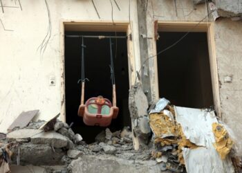 Εξωτερική άποψη του κατεστραμμένου οικιστικού συγκροτήματος Chamran, το οποίο επλήγη από ισραηλινή αεροπορική επιδρομή στην Τεχεράνη (φωτ. αρχείου: EPA/ABEDIN TAHERKENAREH)