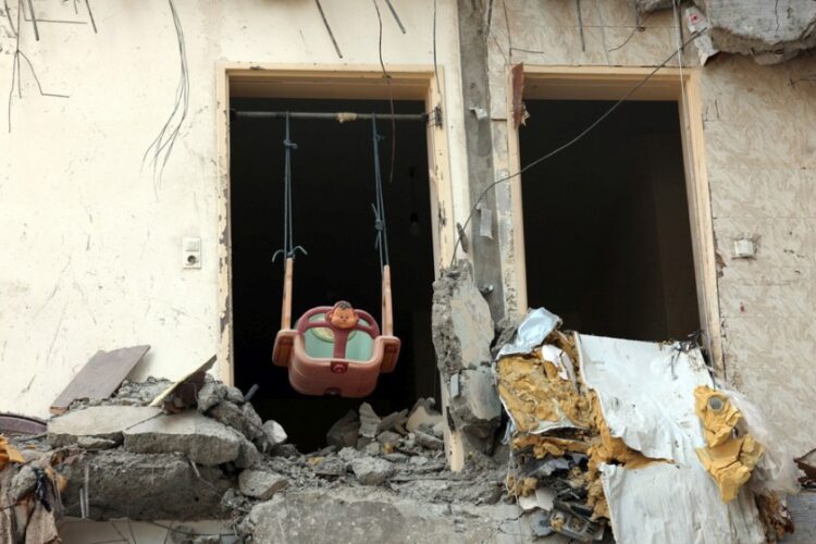 Εξωτερική άποψη του κατεστραμμένου οικιστικού συγκροτήματος Chamran, το οποίο επλήγη από ισραηλινή αεροπορική επιδρομή στην Τεχεράνη (φωτ. αρχείου: EPA/ABEDIN TAHERKENAREH)