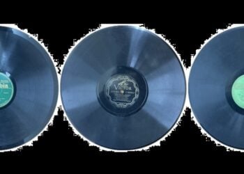 Τα βινύλια ανήκουν στις μουσειακές συλλογές της ΕΣΤΙΑΣ Νέας Σμύρνης. Οι φωτογραφίες είναι από το προφίλ του συλλόγου στο Facebook (εικ.: pontosnews.gr)