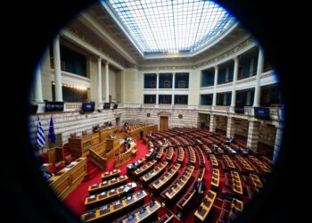 Εικόνα από τη συζήτηση στην Ολομέλεια της Βουλής του σχεδίου νόμου «Εκσυγχρονισμός και αναβάθμιση μεταφορών. Τεχνικός έλεγχος - Εγκαταστάσεις εξυπηρέτησης οχημάτων, συγκοινωνιακοί φορείς, επιβατικές - οδικές - εμπορευματικές μεταφορές, ηλεκτροκίνηση, Σχέδια Βιώσιμης Αστικής Κινητικότητας, ρυθμίσεις για τις πρότυπες προτάσεις, Αρχή Πολιτικής Αεροπορίας και άλλες διατάξεις» (φωτ.: Γιώργος Κονταρίνης/ EUROKINISSI)