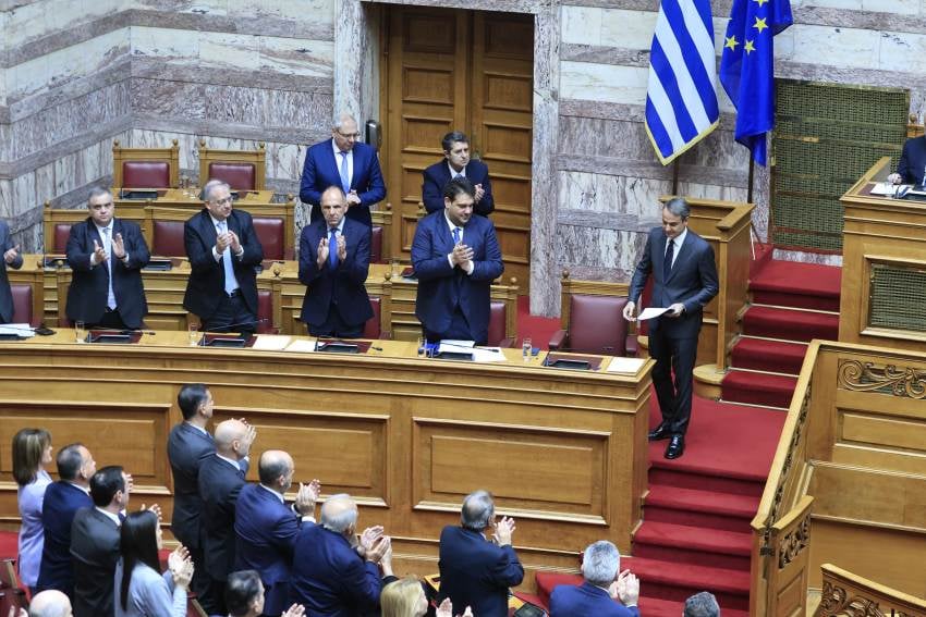 Εικόνα από τη δεύτερη ημέρα της συζήτησης στην Ολομέλεια της Βουλής του σχεδίου νόμου «Ορισμός εκλογικής περιφέρειας Απόδημου Ελληνισμού - Διευκόλυνση άσκησης εκλογικού δικαιώματος εκλογέων εκτός επικράτειας μέσω επιστολικής ψήφου για τις βουλευτικές εκλογές» (φωτ.: Γιώργος Κονταρίνης/ EUROKINISSI)