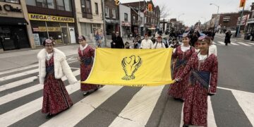 Η σημαία του Πόντου στην καρδιά της GreekTown (φωτ.: facebook/Brotherhood Pontion Toronto «Panagia Soumela»)