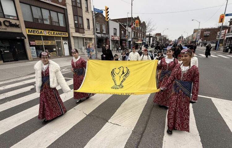 Η σημαία του Πόντου στην καρδιά της GreekTown (φωτ.: facebook/Brotherhood Pontion Toronto «Panagia Soumela»)