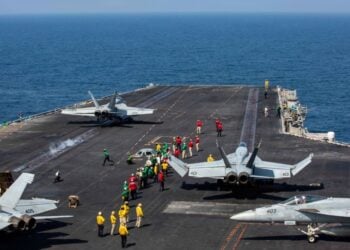 Μαχητικά αεροσκάφη στο αεροπλανοφόρο USS Abraham Lincoln (φωτ.: Χ/U.S. Central Command)