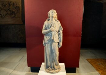 Το άγαλμα του αγγέλου, το οποίο η Τουρκία επέστρεψε στο Οικουμενικό Πατριαρχείο (φωτ.: Anadolu Ajansi)