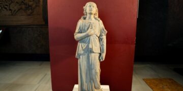 Το άγαλμα του αγγέλου, το οποίο η Τουρκία επέστρεψε στο Οικουμενικό Πατριαρχείο (φωτ.: Anadolu Ajansi)