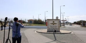 Η είσοδος της βρετανικής βάσης στο Ακρωτήρι της Κύπρου (φωτ.: .philenews.com)