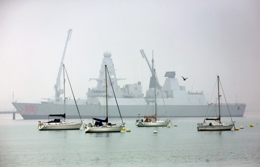 Το βρετανικό αντιτορπιλικό HMS Dragon στο λιμάνι του Πόρτσμουθ, λίγο πριν αναχωρήσει για την Κύπρο (φωτ.: EPA/Neil Hall)