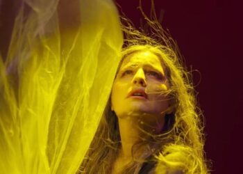 Η Μαρία Κίτσου στην παράσταση «Η Δούκισσα της Πλακεντίας» (φωτ. Γκέλυ Καλαμπάκα/ facebook.com/tagaristheatre)