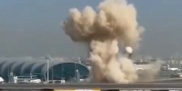 Στιγμιότυπο από έκρηξη στην περιοχή του αεροδρομίου του Ντουμπάι (φωτ.: Χ/Casper)