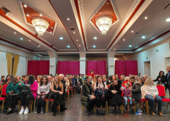 Κατάμεστη η αίθουσα εκδηλώσεων της Λέσχης Αξιωματικών Φρουράς Κοζάνης. Σάββατο 7 Μαρτίου 2026 (φωτ.: Facebook / Μικρασιατικός Σύλλογος Π.Ε Κοζάνης)