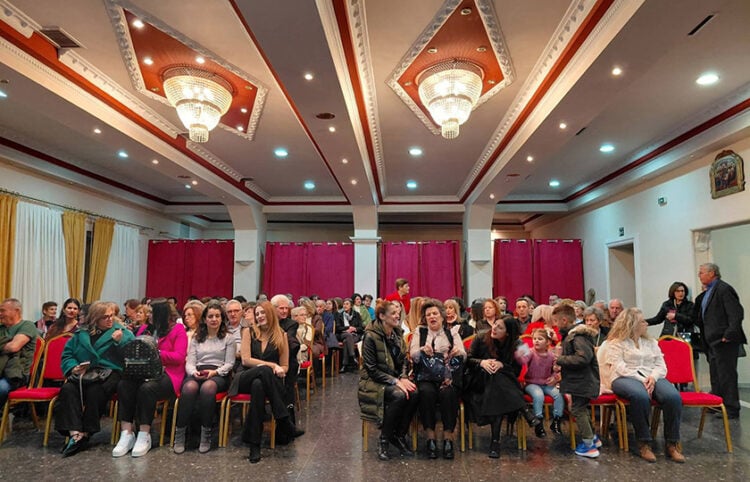 Κατάμεστη η αίθουσα εκδηλώσεων της Λέσχης Αξιωματικών Φρουράς Κοζάνης. Σάββατο 7 Μαρτίου 2026 (φωτ.: Facebook / Μικρασιατικός Σύλλογος Π.Ε Κοζάνης)