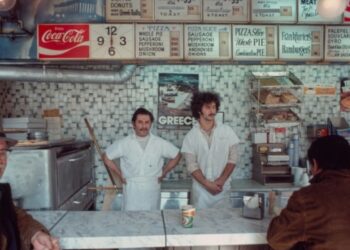 Χαρακτηριστική αφίσα της Ελλάδας σε ένα από τα diners των μεταναστών τη δεκαετία του '70 (φωτ.: Δημόσια Βιβλιοθήκη της Νέας Υόρκης)