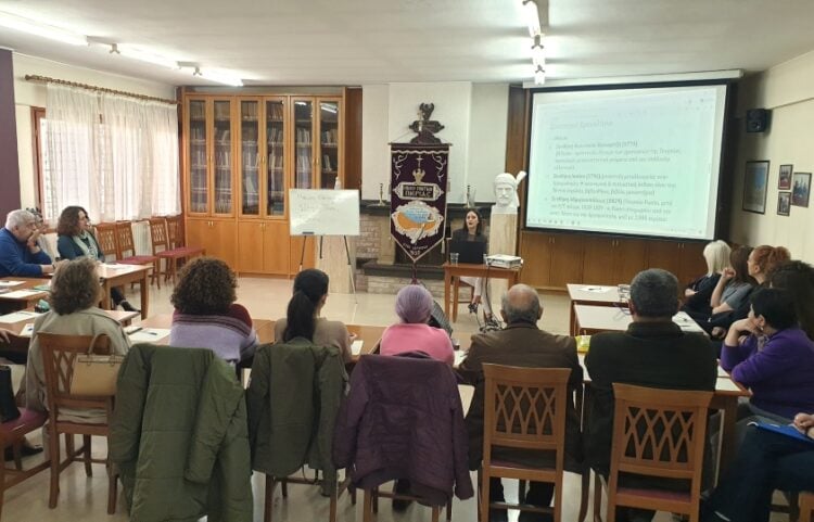 Στιγμιότυπο από το πρώτο μάθημα του τμήματος ενηλίκων της Ένωσης Ποντίων Πιερίας (φωτ.: Ένωση Ποντίων Πιερίας)