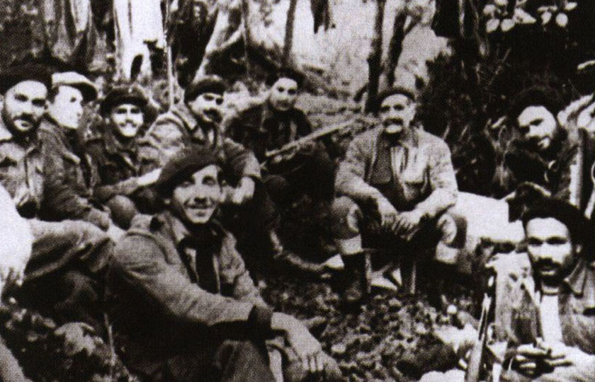 Ο αρχηγός Διγενής με την αντάρτικη ομάδα του στον Κύκκο (πηγή: eoka.org.cy)
