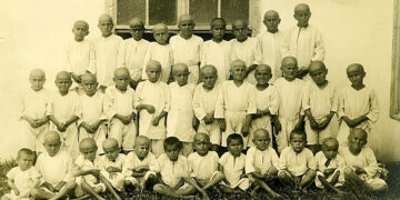 Ορφανά ελληνικών οικογενειών στο ορφανοτροφείο της Near East Relief στο Κολέγιο Ανατόλια, Μάιος 1919 (φωτ.:  Trustees of Anatolia College / Έφοροι του Κολλεγίου Ανατόλια)