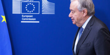 Ο Αντόνιο Γκουτέρες στην Ευρωπαϊκή Επιτροπή, στις Βρυξέλλες. 18 Μαρτίου 2026 (φωτ.: EPA / Olivier Matthys)