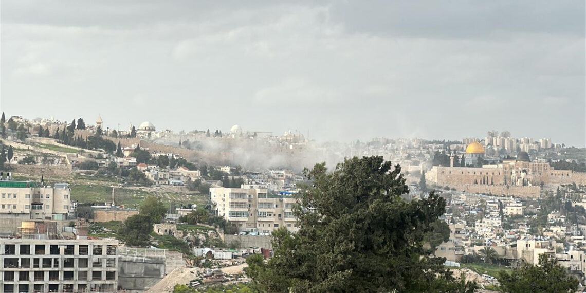 Ιρανικοί πύραυλοι έπεσαν κοντά στα τείχη της Παλιάς Πόλης της Ιερουσαλήμ και κοντά σε ιερούς τόπους, Παρασκευή 20 Μαρτίου 2026 (φωτ.: X / Yosef Goldberger)