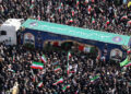 Τεχεράνη, 18 Μαρτίου 2026: Χιλιάδες Ιρανοί συμμετέχουν στην νεκρική πομπή για τον Αλί Λαριτζανί και τον υποστράτηγο Γολαμρεζά Σολεϊμανί, που σκοτώθηκαν σε αεροπορικές επιδρομές (φωτ.: EPA / Abedin Taherkenareh)