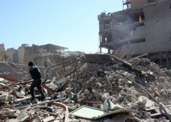 Κατεστραμμένο κτήριο στο κέντρο της Τεχεράνης από ισραηλινά και αμερικανικά πλήγματα (φωτ.: EPA/Abedin Taherkenareh)