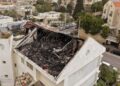 Κατεστραμμένο κτήριο μετά από χτύπημα ιρανικού πυραύλου σε κατοικημένη περιοχή στο κεντρικό Ισραήλ (φωτ.: EPA/Abir Sultan)