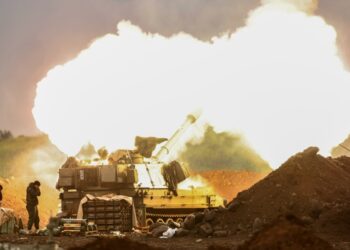 Μονάδα πυροβολικού του Ισραήλ σε άγνωστη τοποθεσία στα ισραηλινά σύνορα με τον Λίβανο (φωτ.: EPA/Atef Safadi)