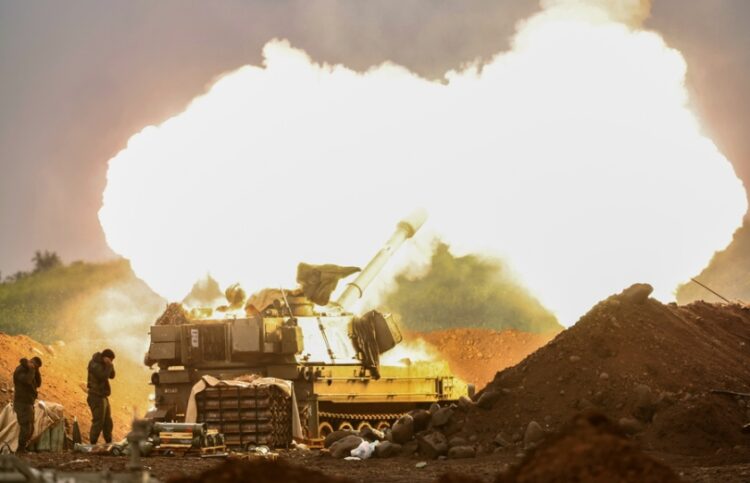 Μονάδα πυροβολικού του Ισραήλ σε άγνωστη τοποθεσία στα ισραηλινά σύνορα με τον Λίβανο (φωτ.: EPA/Atef Safadi)