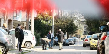 Το σημείο όπου δέχθηκε τη φονική επίθεση ο 20χρονος, στην Καλαμαριά. Παρασκευή 13 Μαρτίου 2026 (φωτ.: EUROKINISSI)