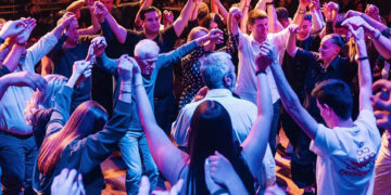 Στιγμιότυπο από τον επετειακό χορό του Συλλόγου Ποντίων Φοιτητών Καστοριάς, Παρασκευή 13 Μαρτίου 2026 (φωτ.: Facebook / Σύλλογος Ποντίων Σπουδαστών Καστοριάς)