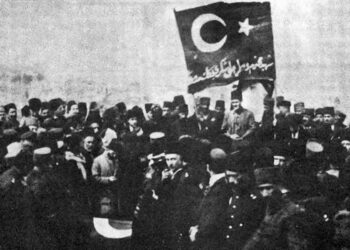 Στιγμιότυπο από την κηδεία του Αλί Σουκρού μπέη (φωτ.: Αρχείο Οσμάν Καγιά)