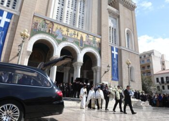 Η ταφή της Μαρινέλλας έγινε σε στενό οικογενειακό κύκλο (φωτ.: EUROKINISSI)